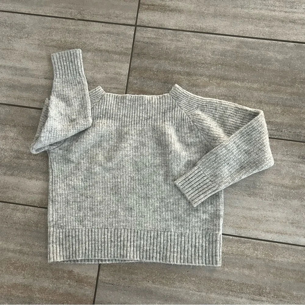 Chelsea28 Women’s gray Knit Metallic Ballet  Neck Pullover Sweater. Size M - Picture 11 of 11
